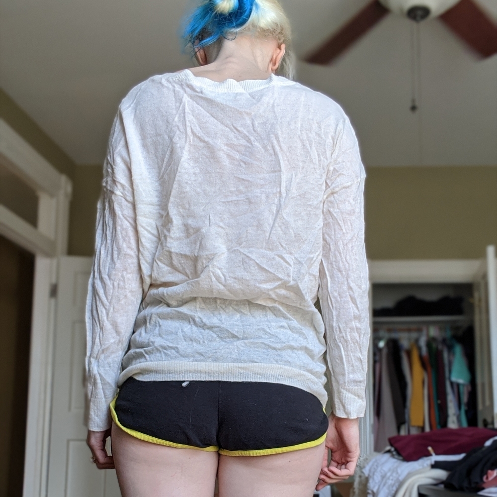 Banana Republic white sweater - Picture 3 of 4